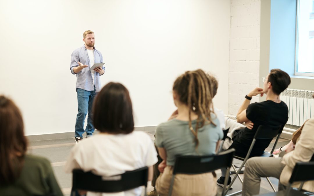 Cómo aprender del ejemplo de los compañeros en un curso de coaching