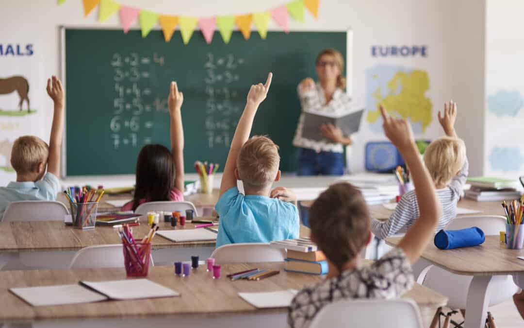 El docente-coach y el coach educativo: Dos caras de la transformación educativa